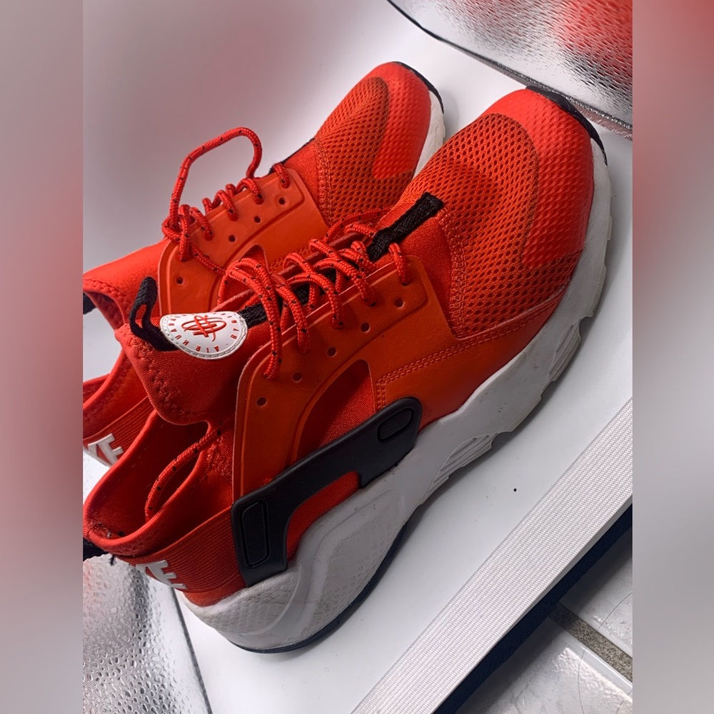 Size 5Y Nike Huaraches